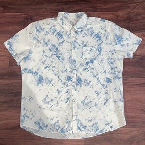 GAP Casual Blue and White Slim Short Sleeve Button Down. XL